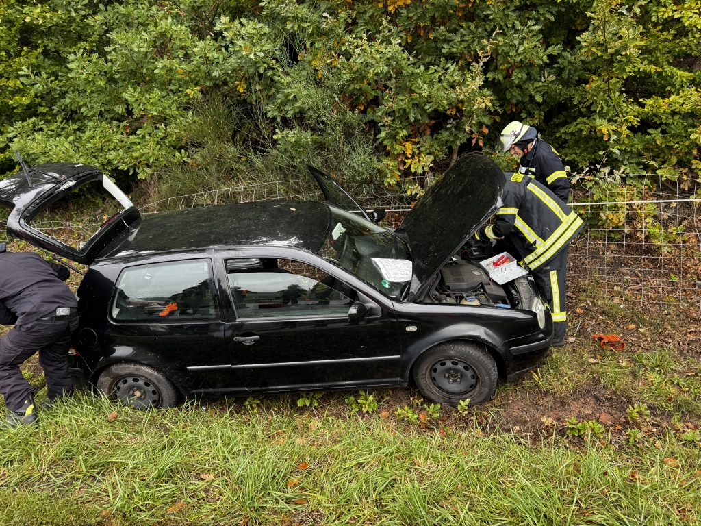 Nr.37-VU,PKW im Graben