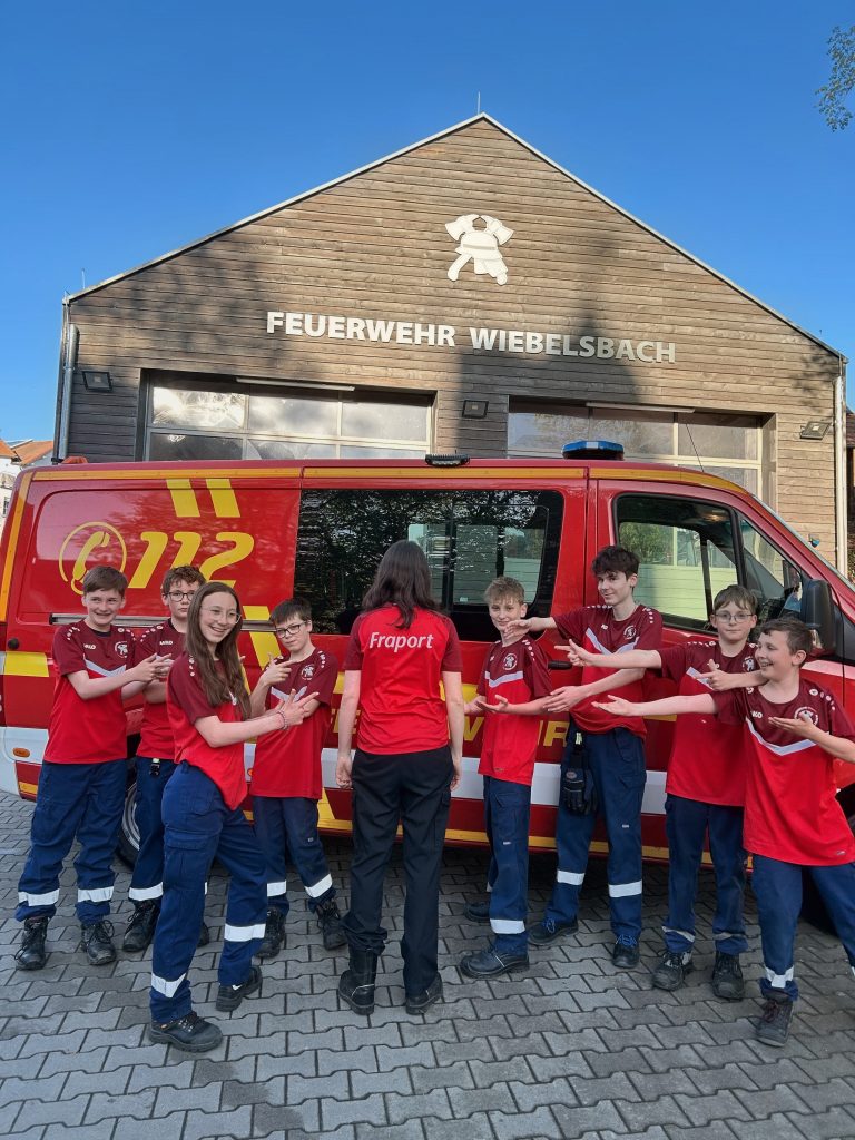 T-Shirt-Spende von Fraport für die Jugendfeuerwehr!